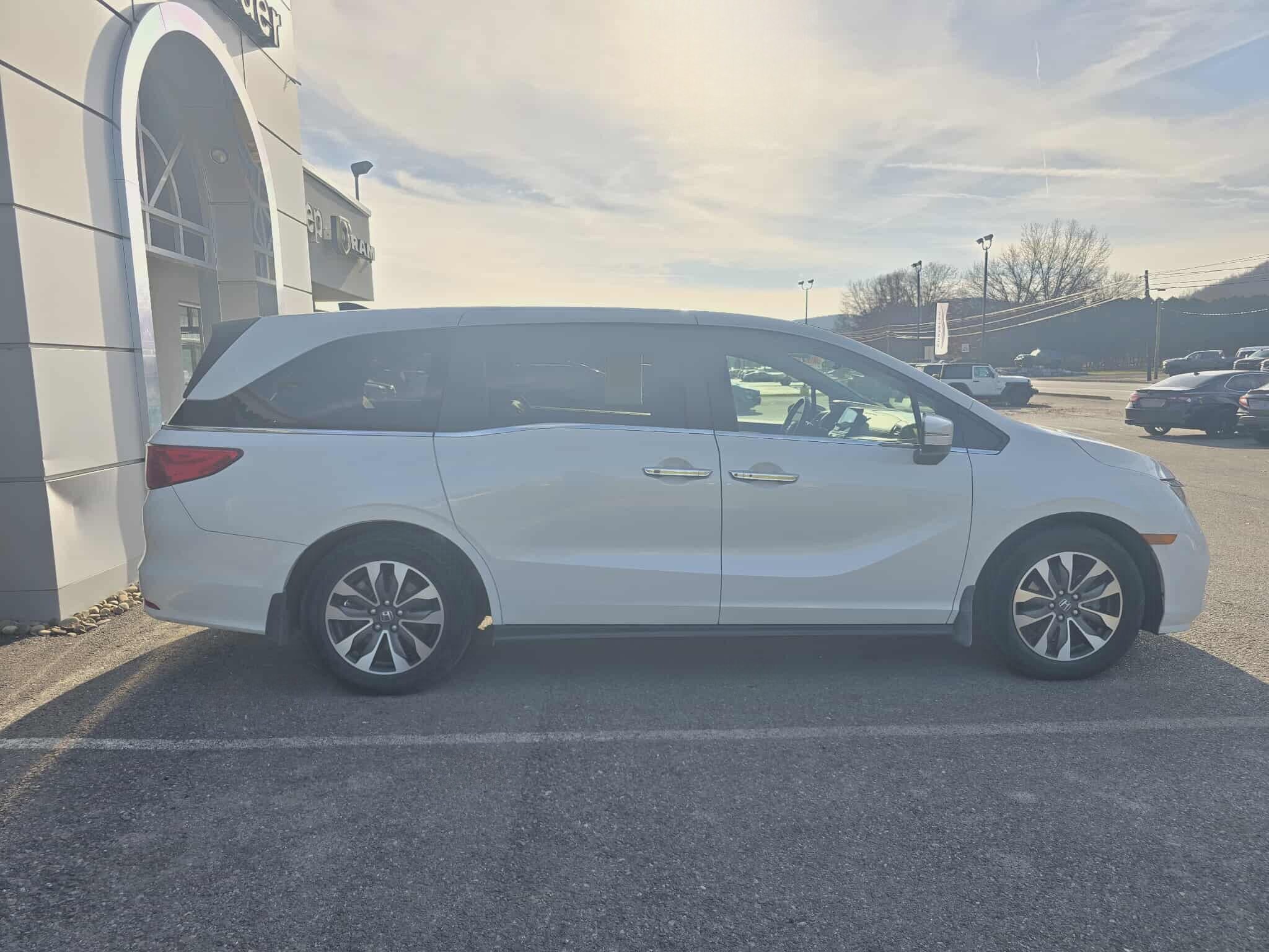 2022 Honda Odyssey EX-L photo 2