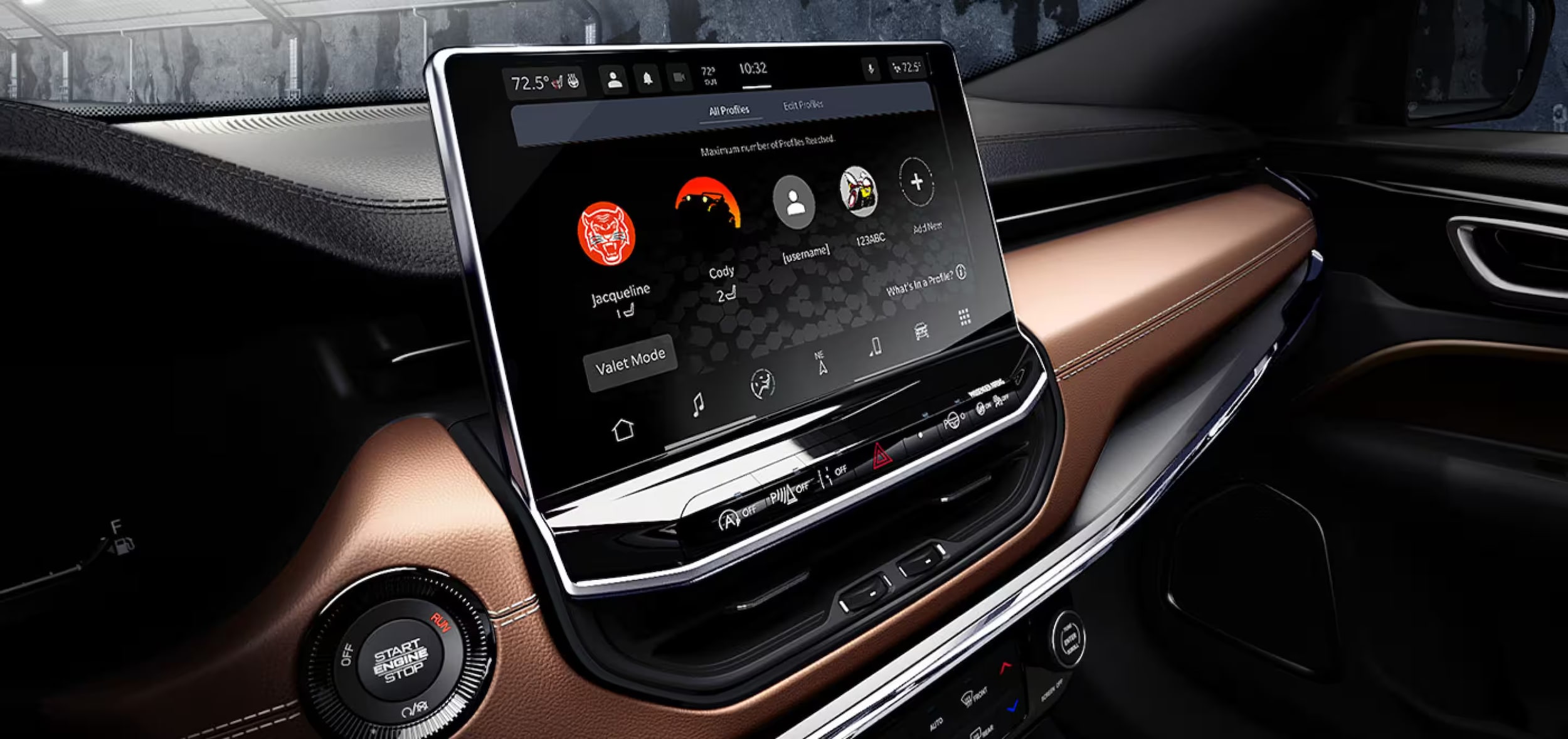 2025-jeep-compass-tech-connect-screen-close.png