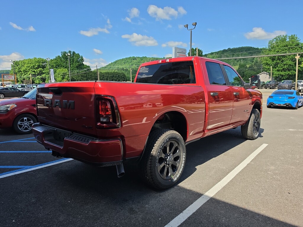 New 2026 Ram 2500 BIG HORN CREW CAB 4X4 6'4 BOX Pickup