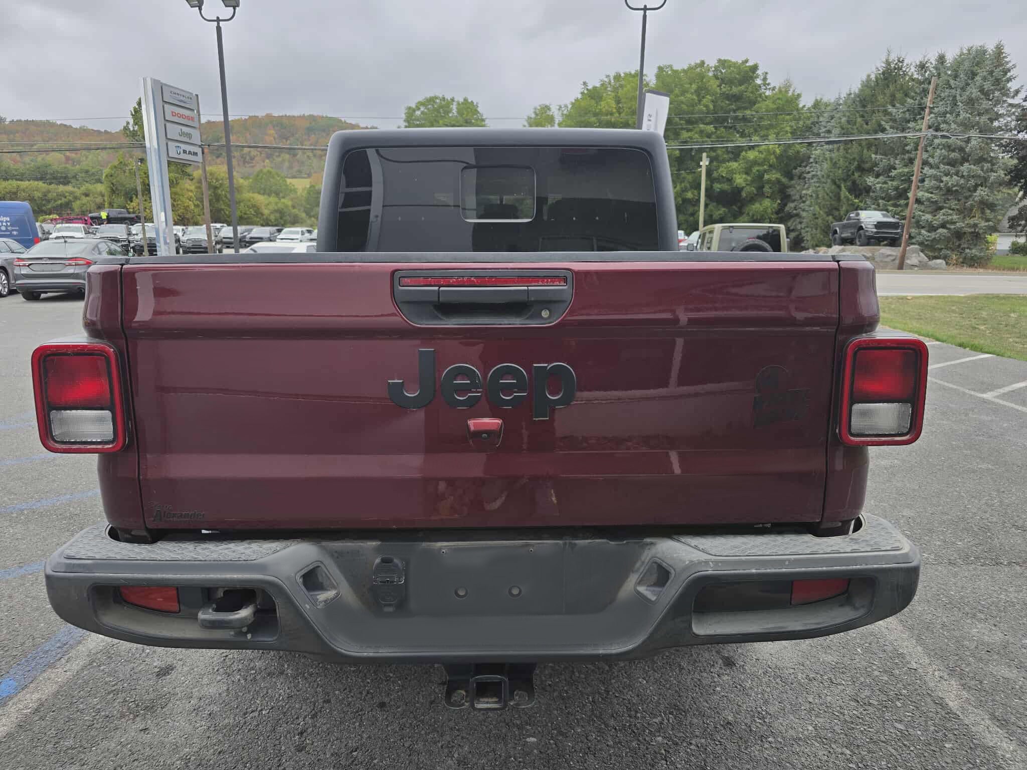 2021 Jeep Gladiator Willys photo 3