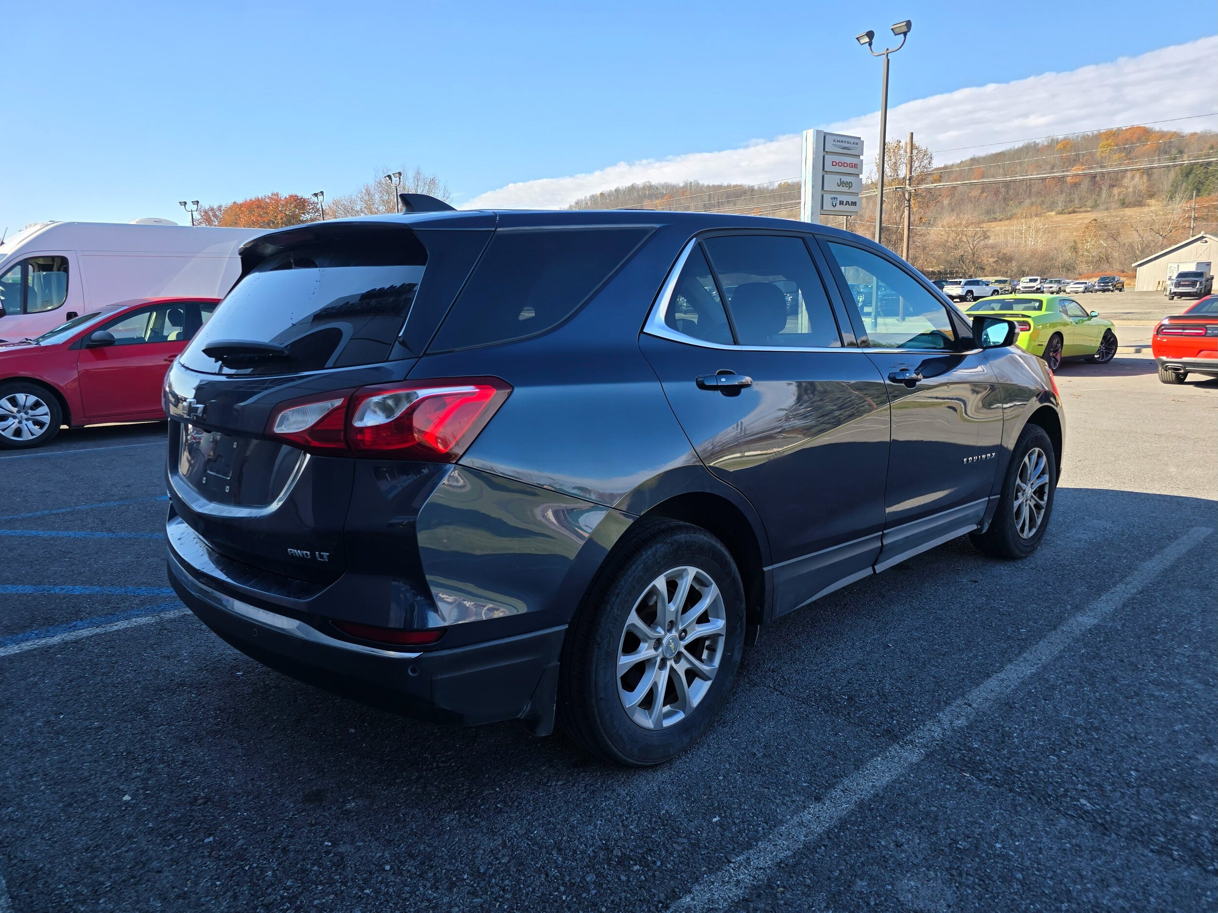 2019 Chevrolet Equinox LT photo 2