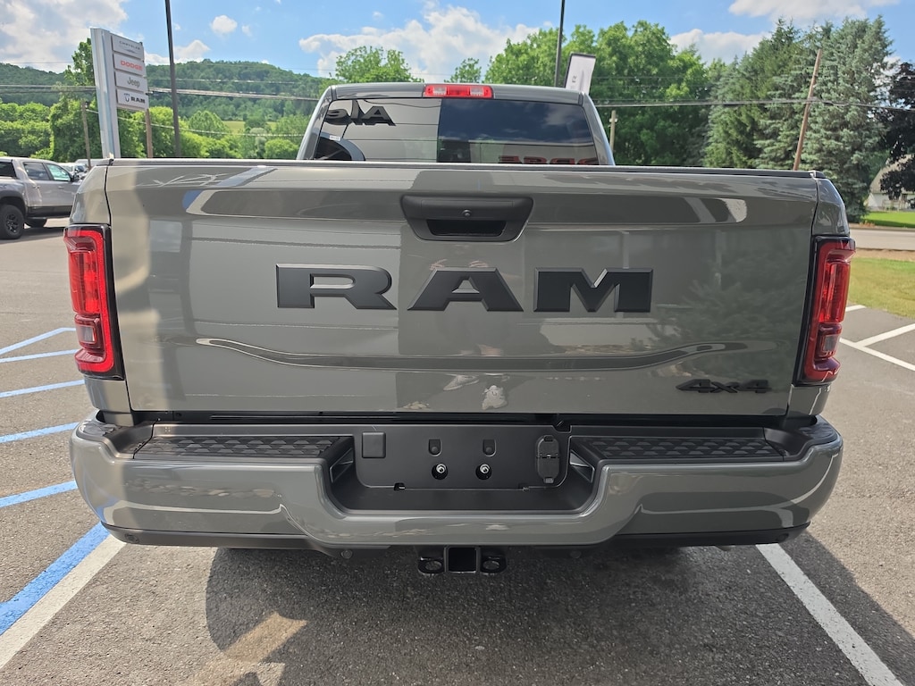 New 2026 Ram 2500 BLACK EXPRESS CREW CAB 4X4 6'4 BOX Pickup