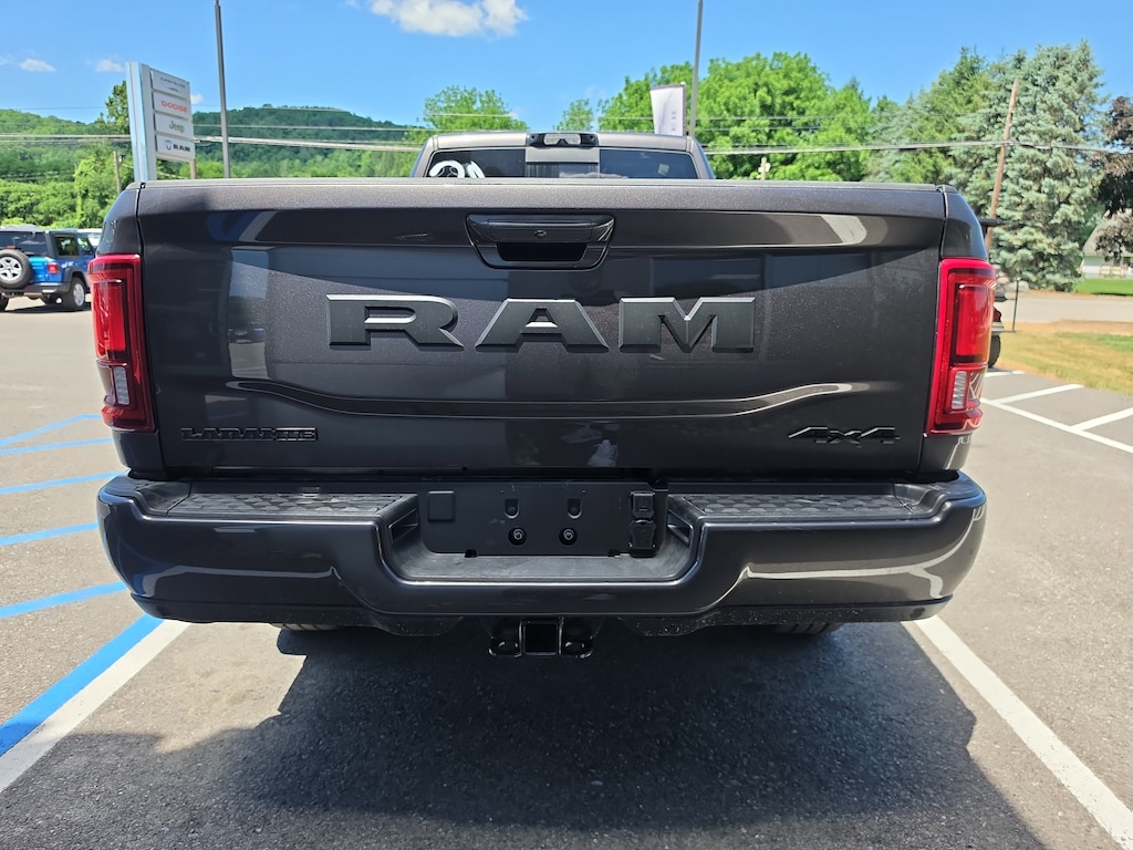 New 2026 Ram 3500 LARAMIE CREW CAB 4X4 8' BOX Pickup