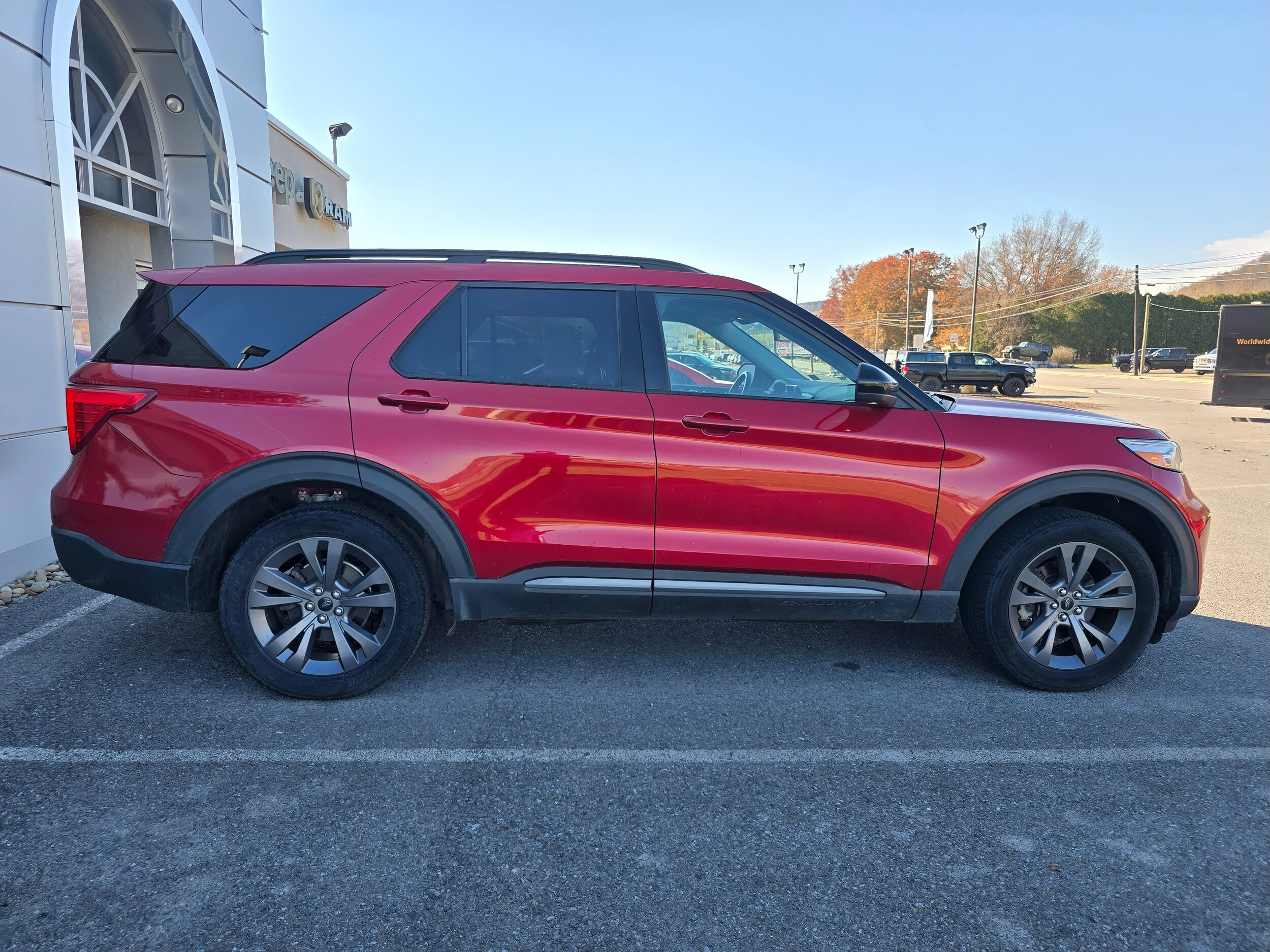 2022 Ford Explorer XLT photo 2
