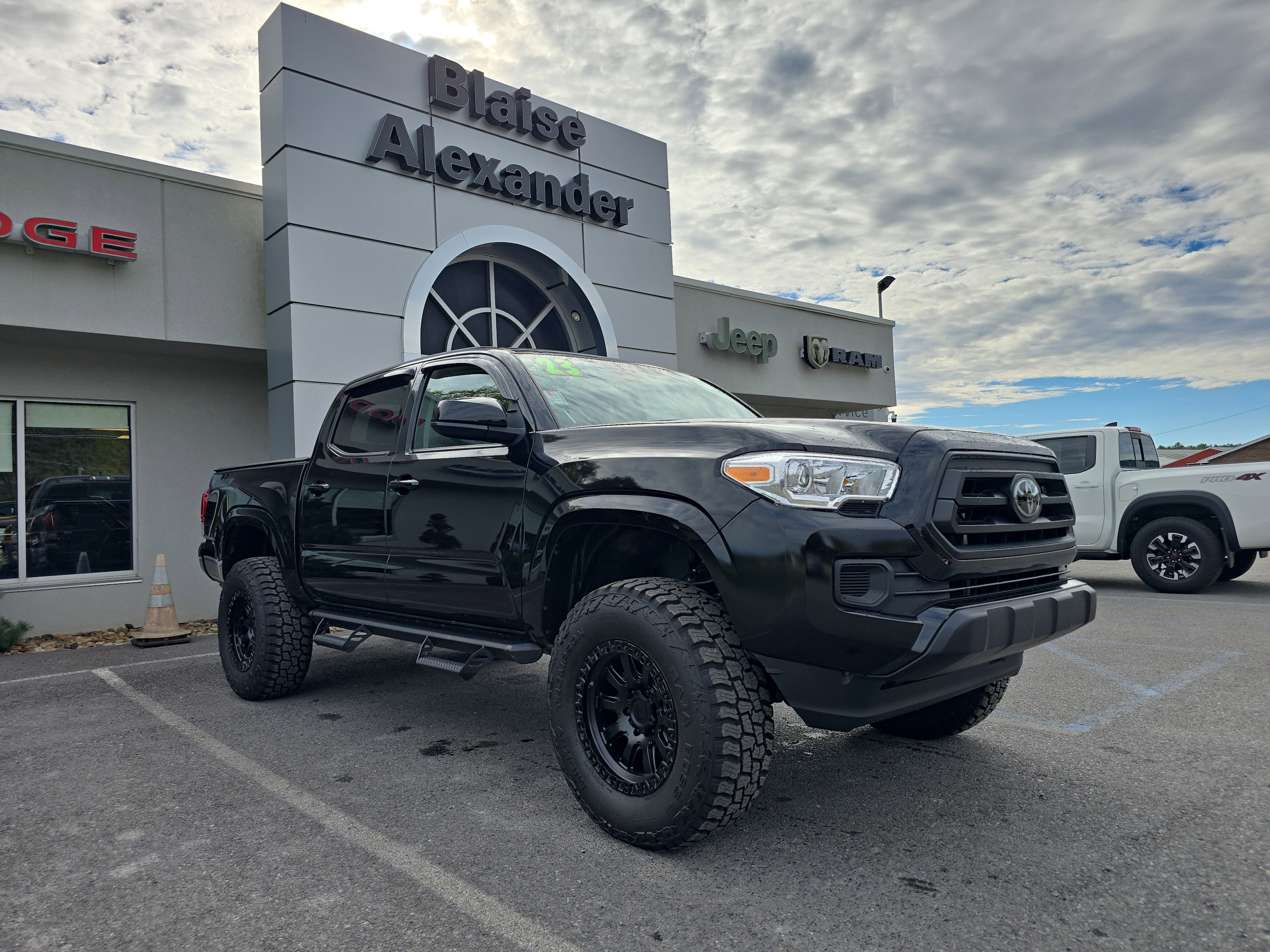 2023 Toyota Tacoma SR's photo
