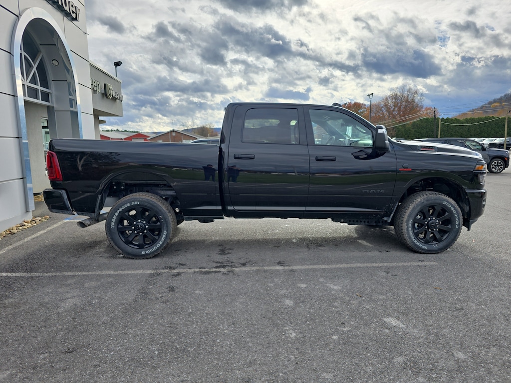 New 2025 Ram 2500 BIG HORN CREW CAB 4X4 6'4 BOX Pickup