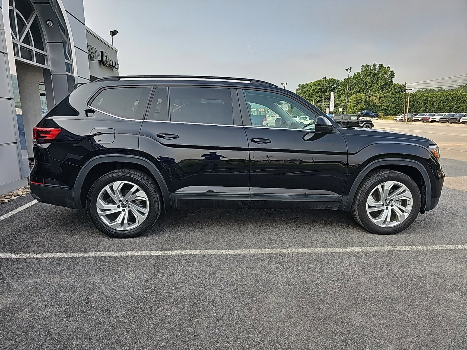 Used 2021 Volkswagen Atlas SE w/Tech with VIN 1V2HR2CA2MC589242 for sale in Mansfield, PA