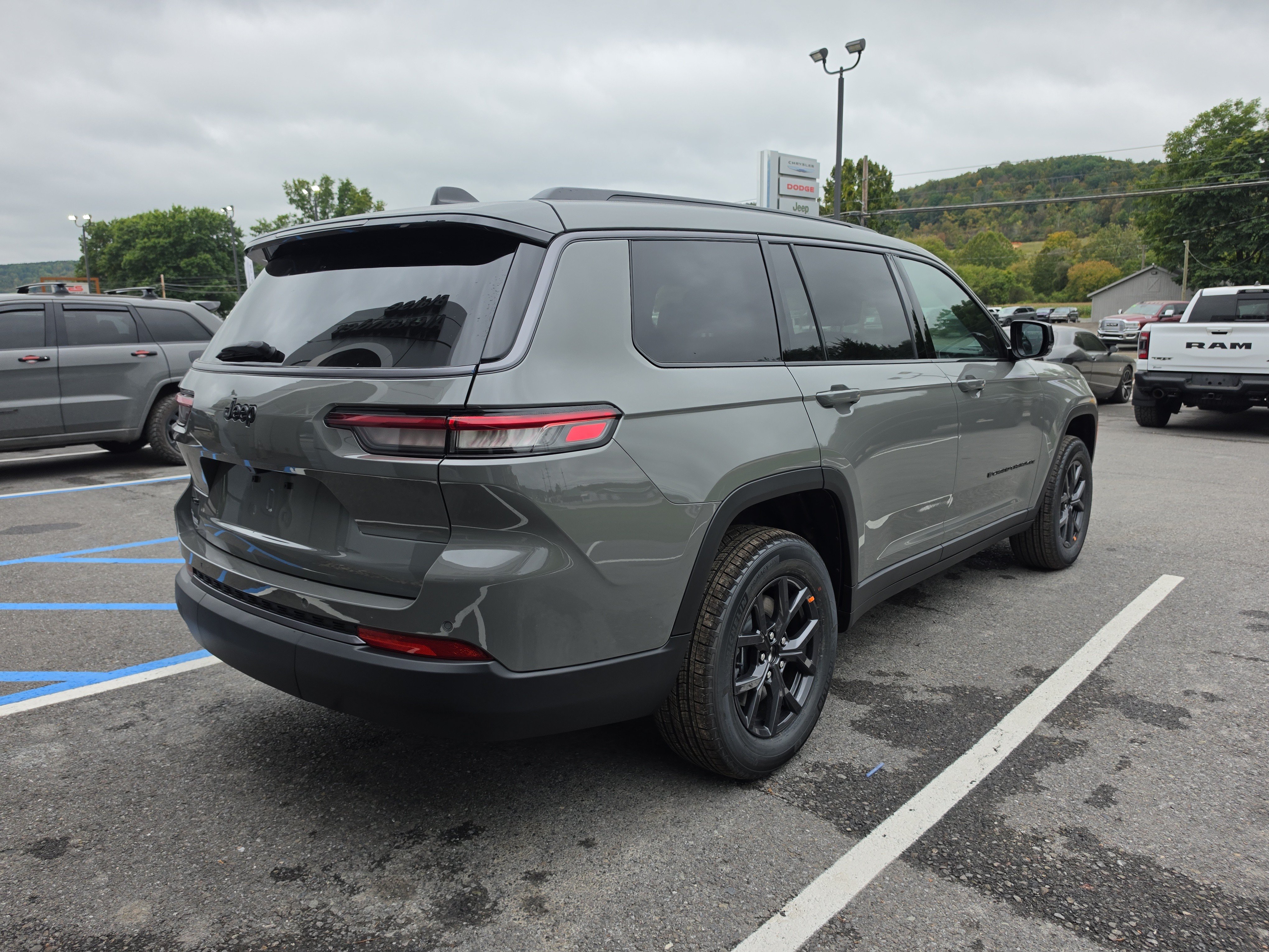 New 2027 Jeep Grand Cherokee L 3 Row LAREDO 4X4 Sport Utility