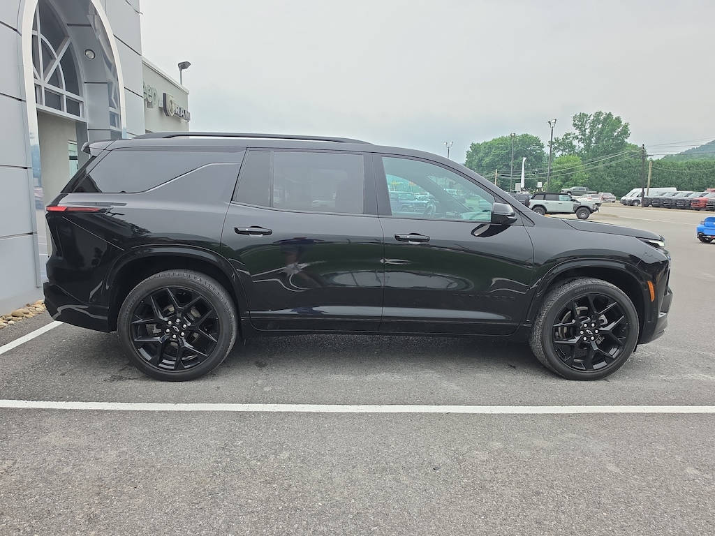 Used 2024 Chevrolet Traverse RS SUV