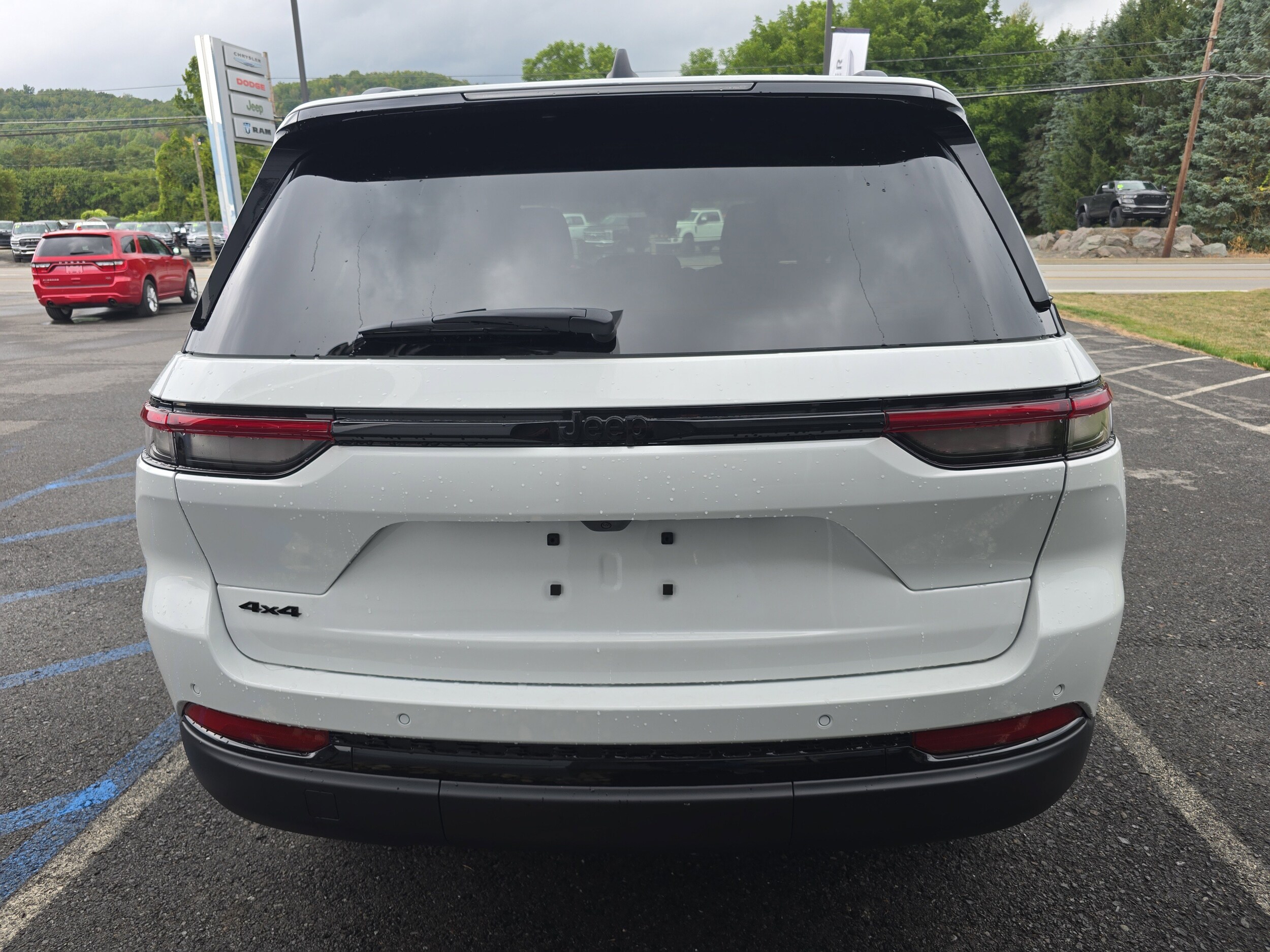 2025 Jeep Grand Cherokee Altitude photo 4