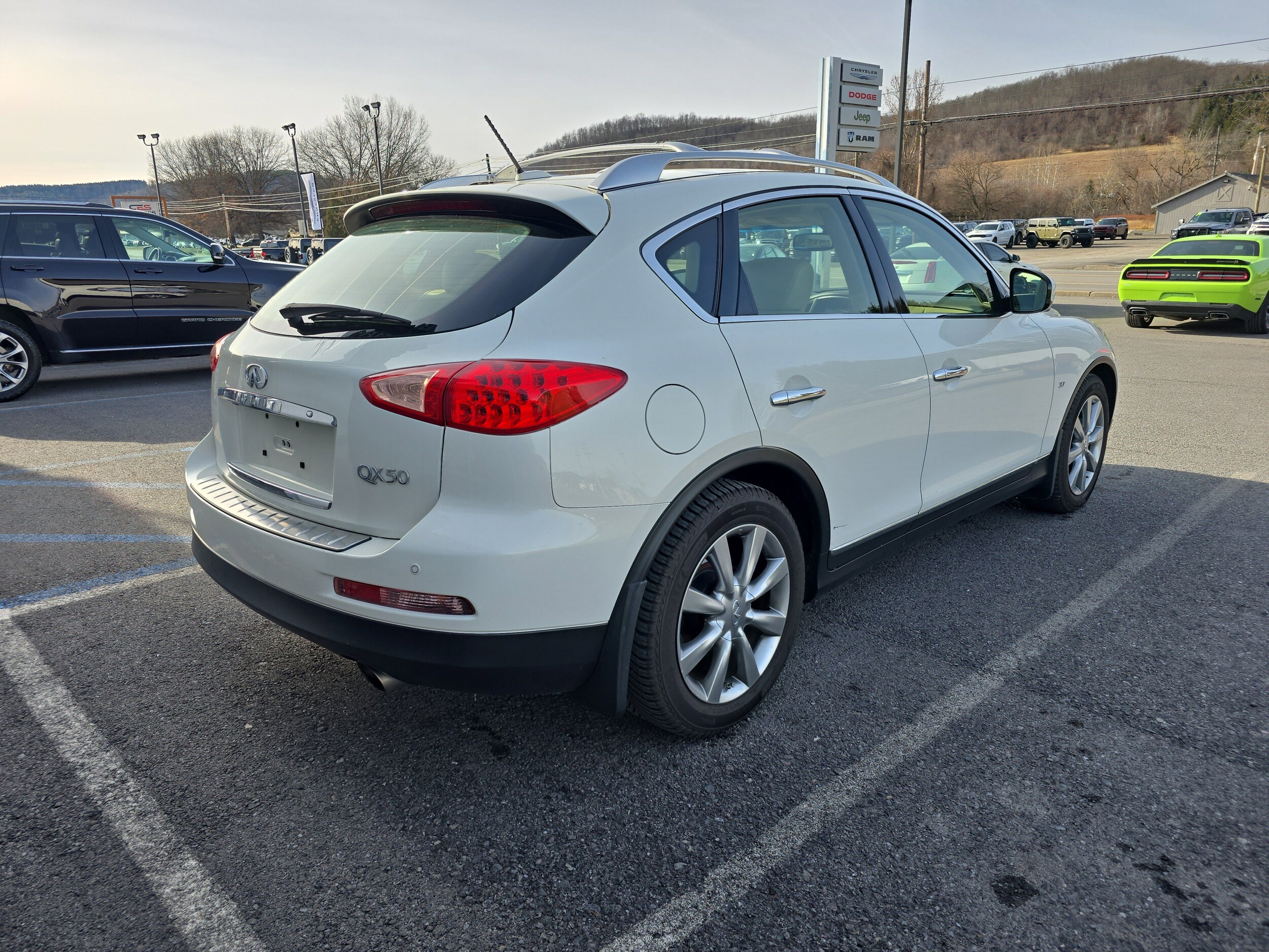 2015 Infiniti QX50 AWD Journey photo 2
