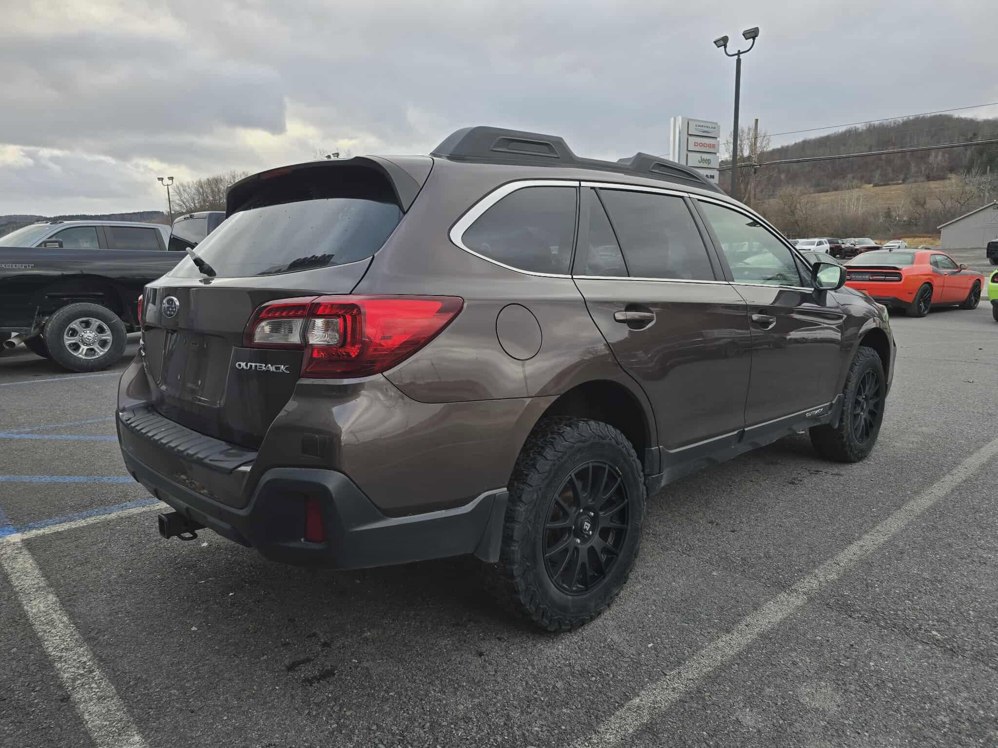 2019 Subaru Outback 2.5i photo 2