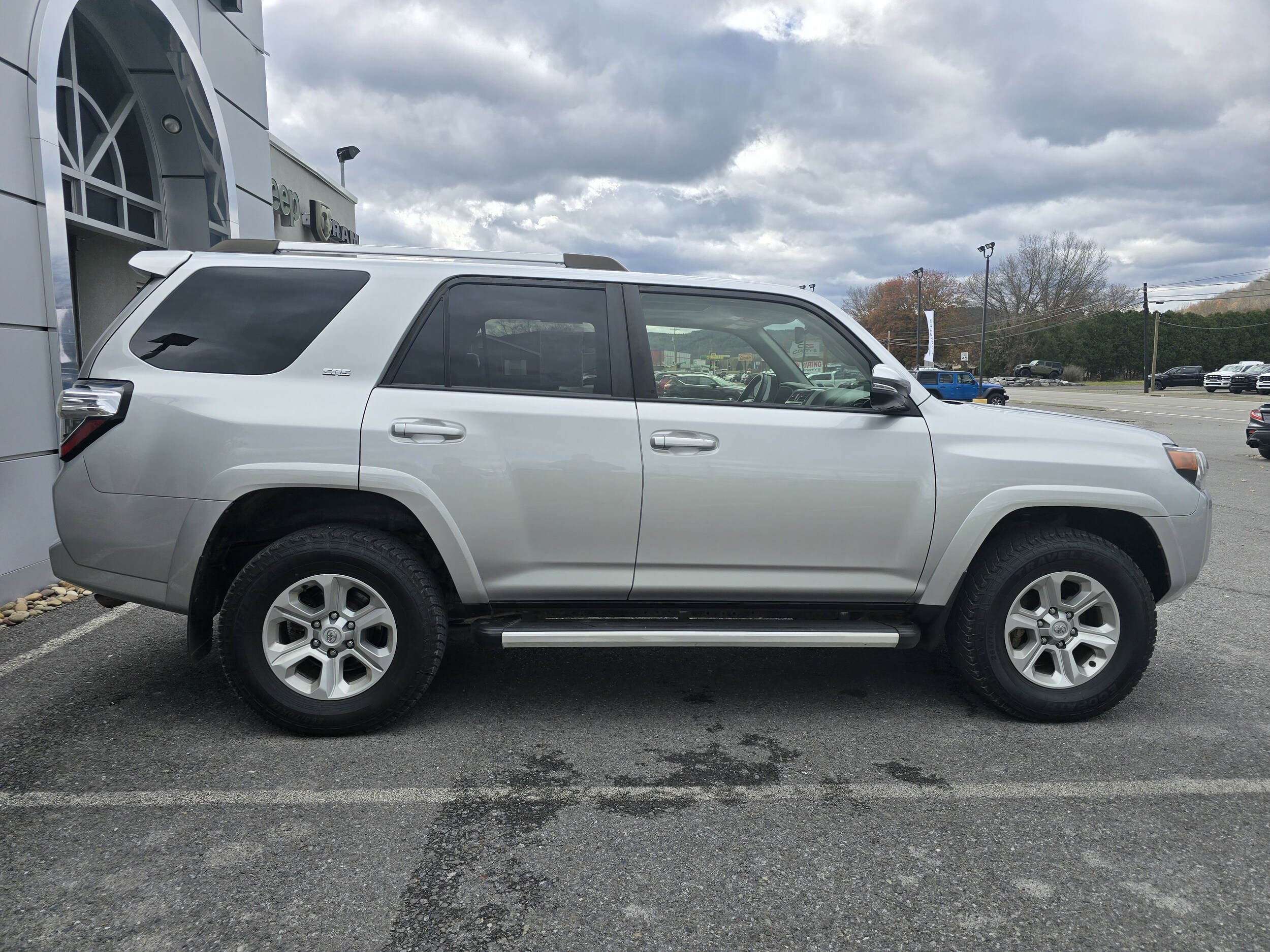 2022 Toyota 4Runner SR5 Premium 4WD photo 2