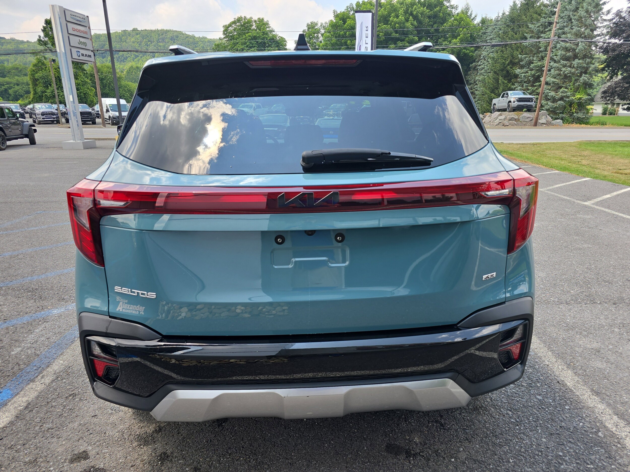 2024 Kia Seltos SX photo 4