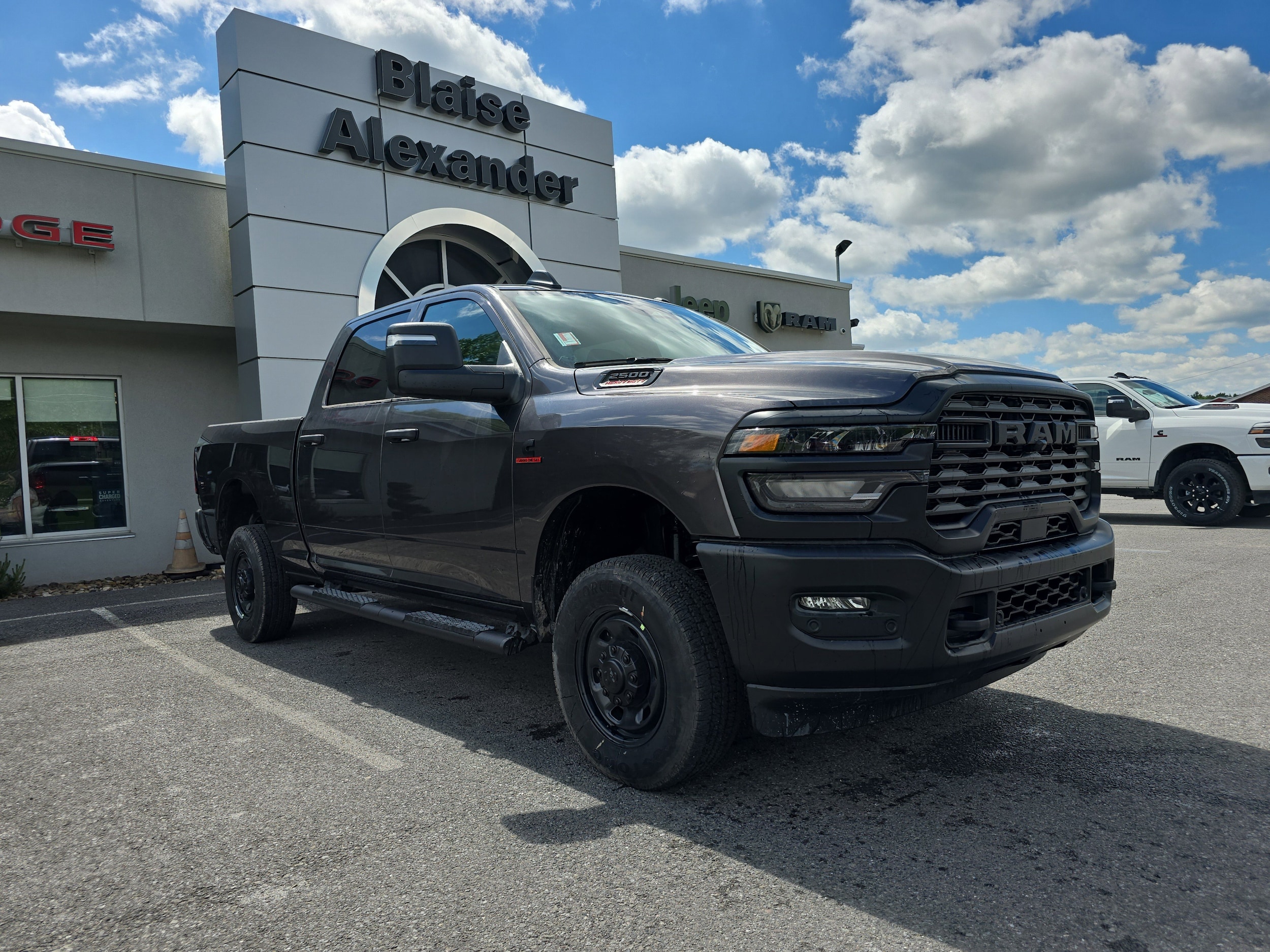 2025 Ram 2500 TRADESMAN CREW CAB 4X4 6'4 BOX