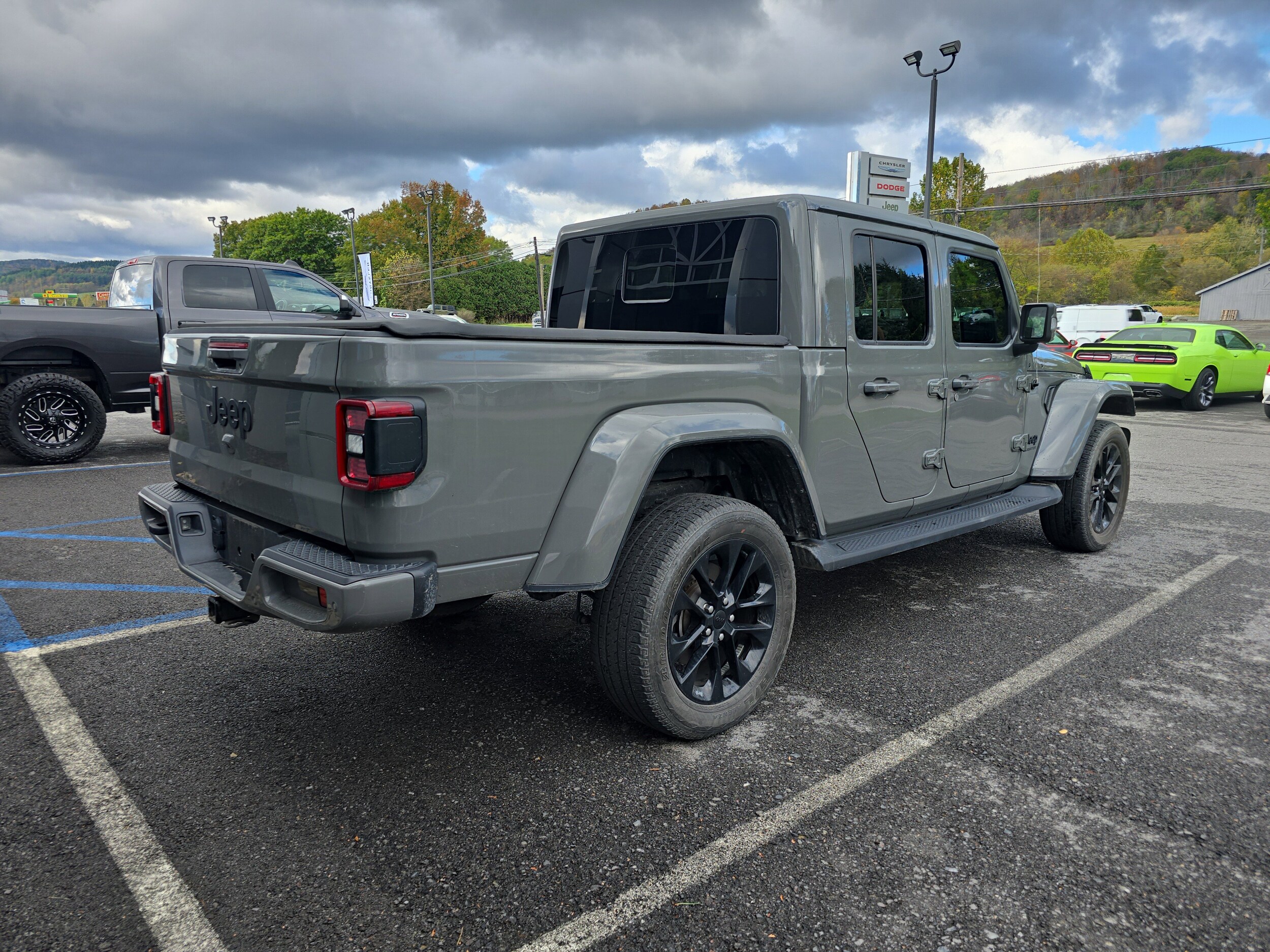 2022 Jeep Gladiator Overland High Altitude photo 2
