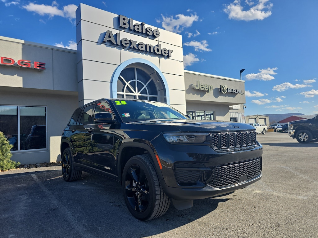 Used 2025 Jeep Grand Cherokee Altitude X Laredo SUV
