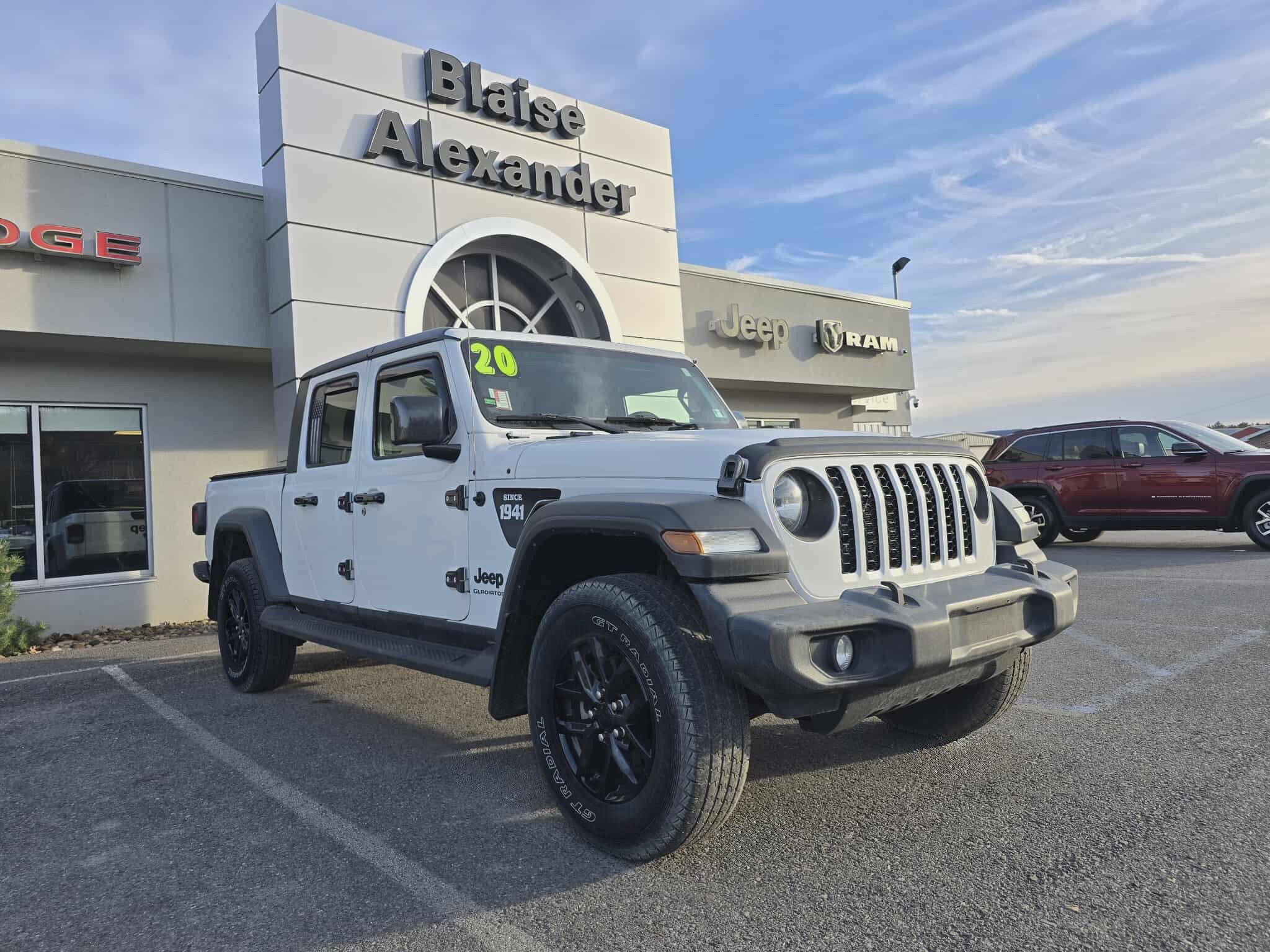 2020 Jeep Gladiator Sport S's photo