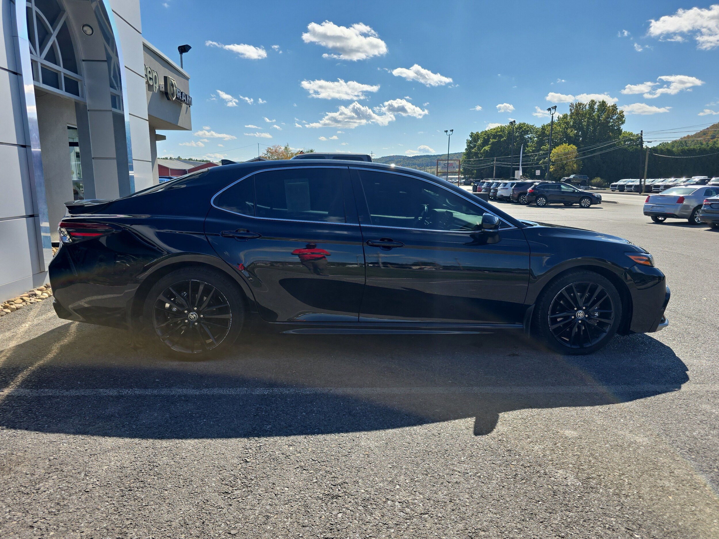2023 Toyota Camry Hybrid XSE photo 2