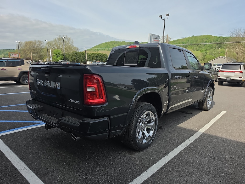 New 2026 Ram 1500 BIG HORN CREW CAB 4X4 5'7 BOX Pickup