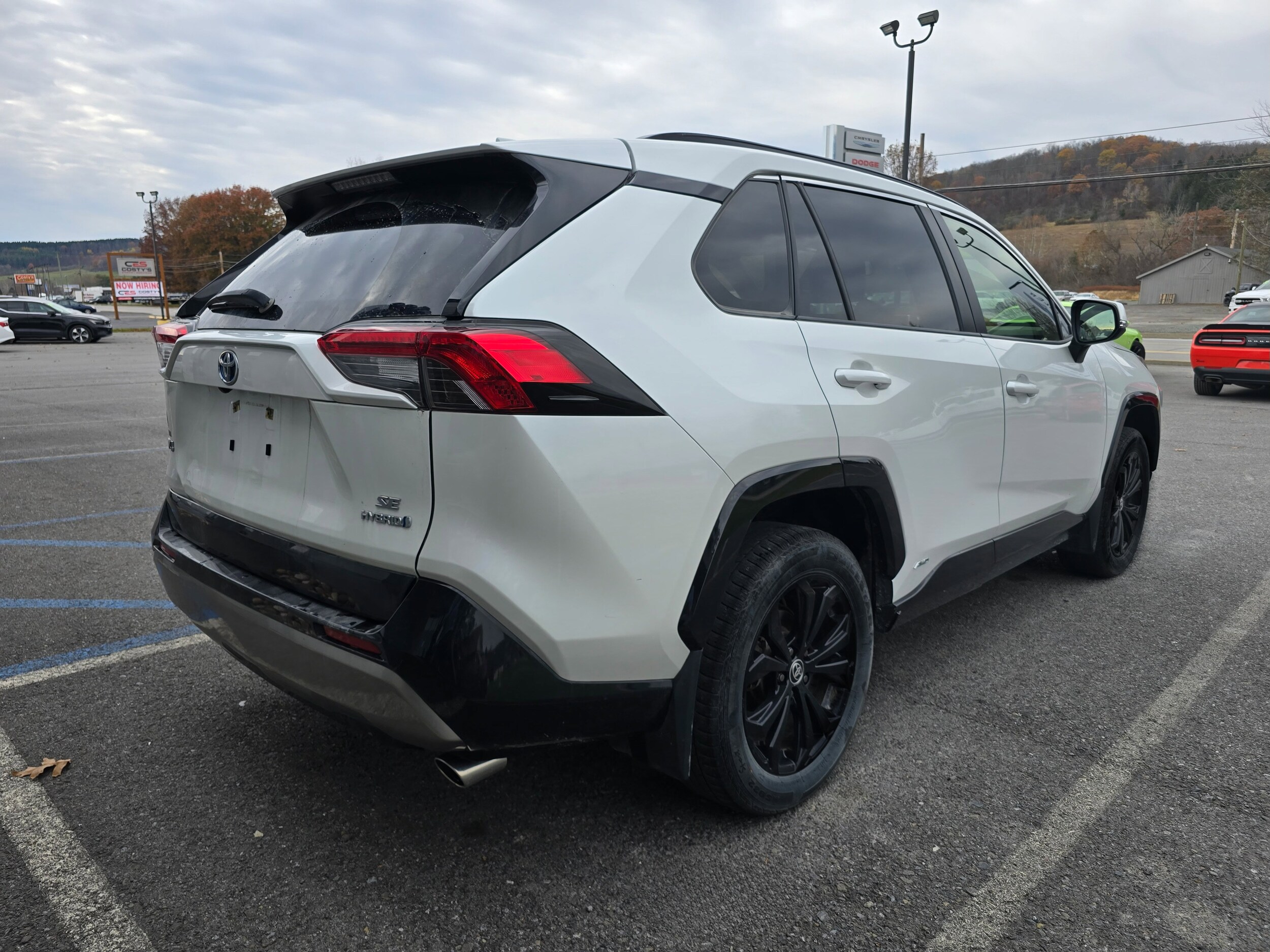 2023 Toyota RAV4 SE Hybrid photo 2