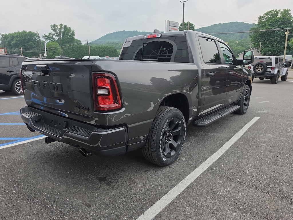 New 2026 Ram 1500 EXPRESS CREW CAB 4X4 5'7 BOX Pickup