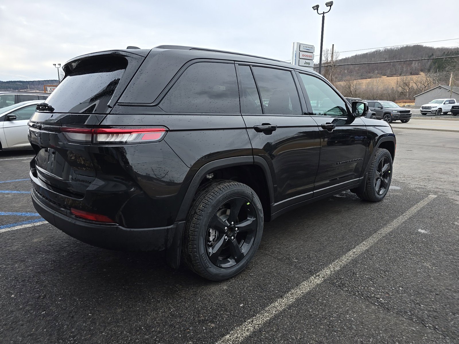 2025 Jeep Grand Cherokee Limited photo 3