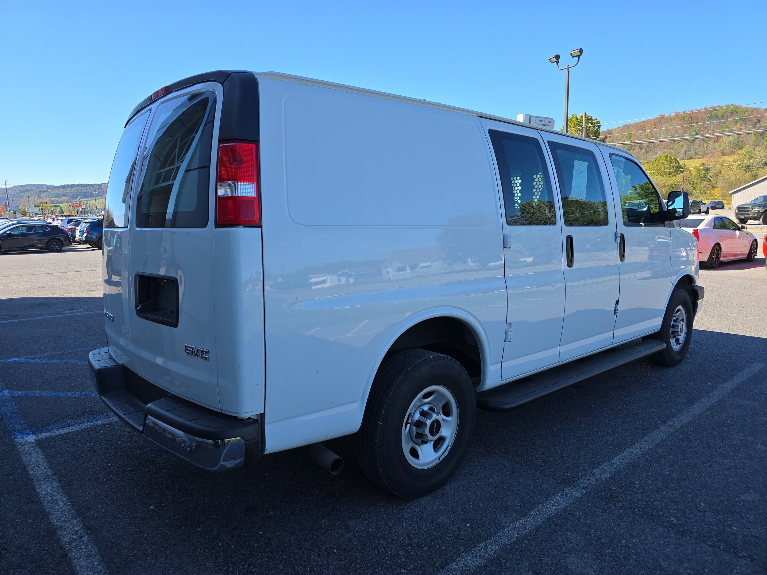 2023 Gmc Savana Cargo 2500 photo 2