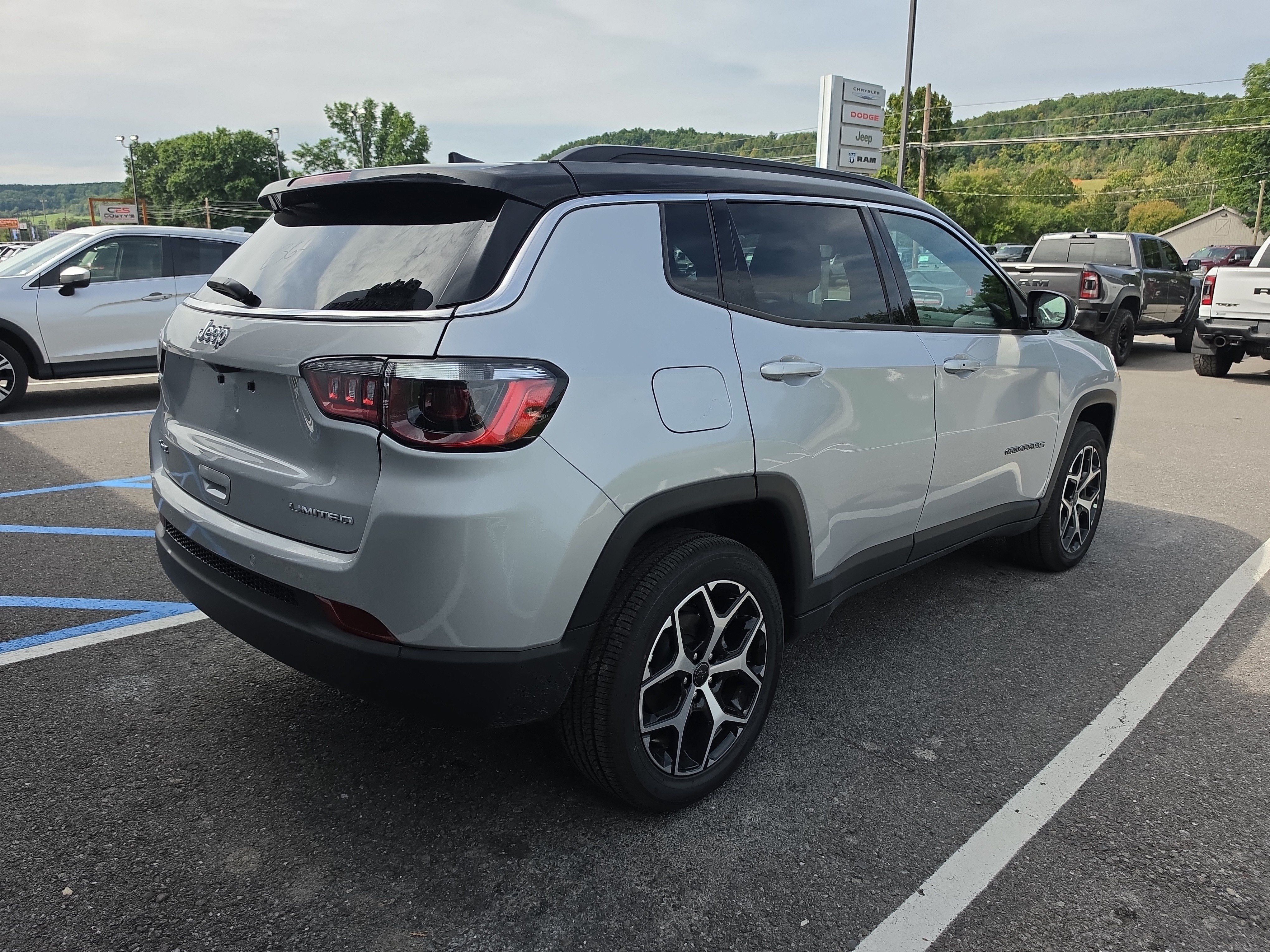 New 2026 Jeep Compass LIMITED 4X4 Sport Utility