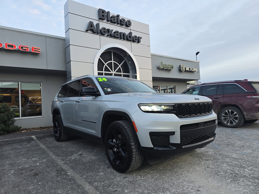 Used 2024 Jeep Grand Cherokee L Laredo SUV