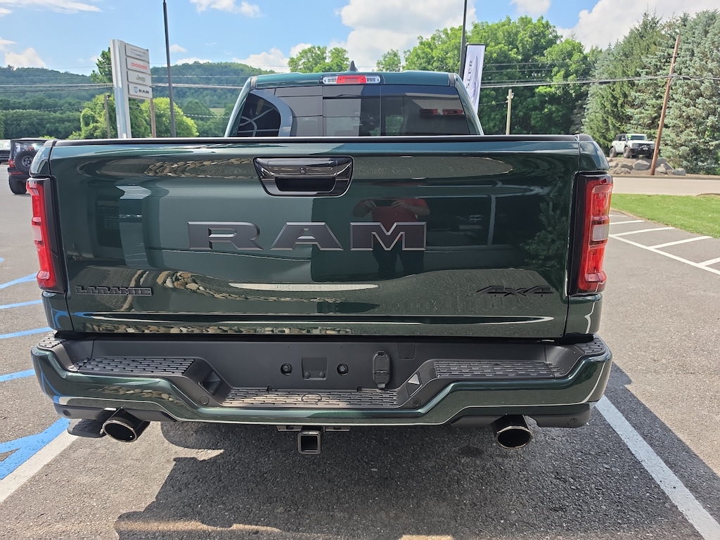New 2026 Ram 1500 LARAMIE CREW CAB 4X4 5'7 BOX Pickup