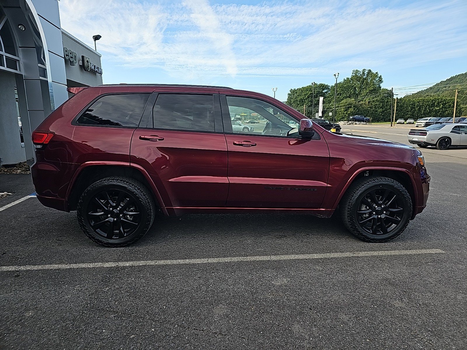 Used 2018 Jeep Grand Cherokee Altitude with VIN 1C4RJFAG2JC454334 for sale in Mansfield, PA