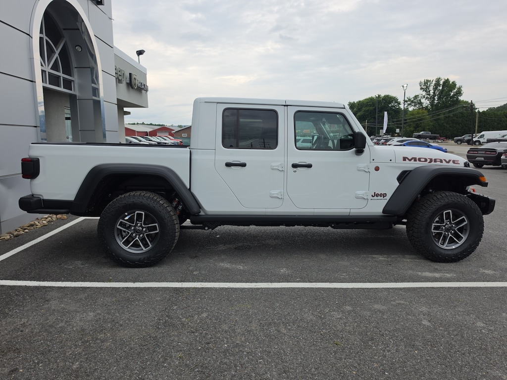 New 2026 Jeep Gladiator MOJAVE 4X4 Pickup