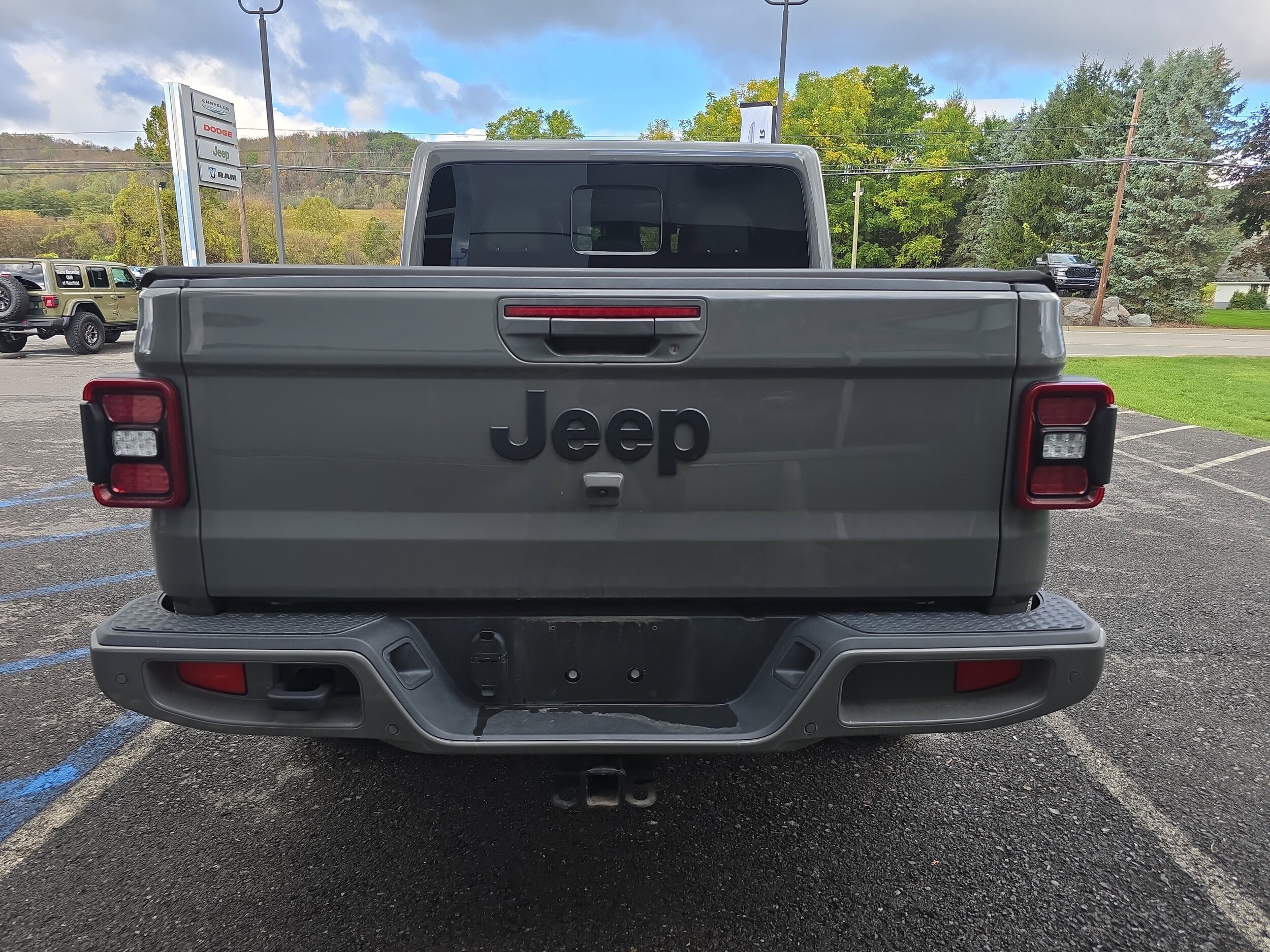2022 Jeep Gladiator Overland High Altitude photo 3