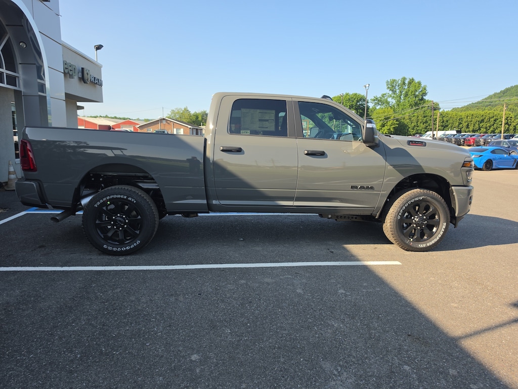 New 2026 Ram 2500 BIG HORN CREW CAB 4X4 6'4 BOX Pickup