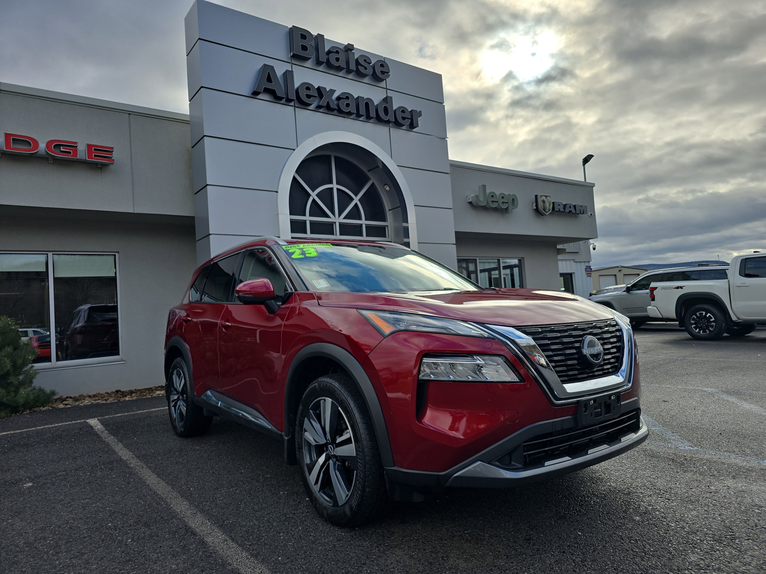 2023 Nissan Rogue SL's photo