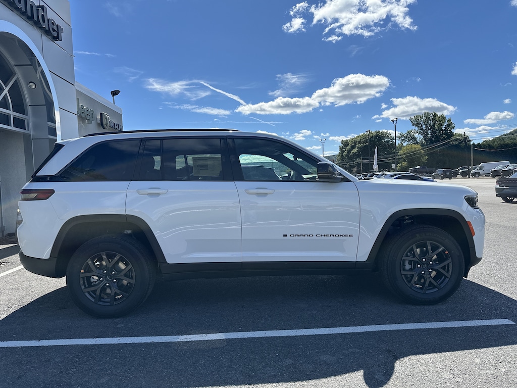 New 2027 Jeep Grand Cherokee LAREDO ALTITUDE 4X4 Sport Utility