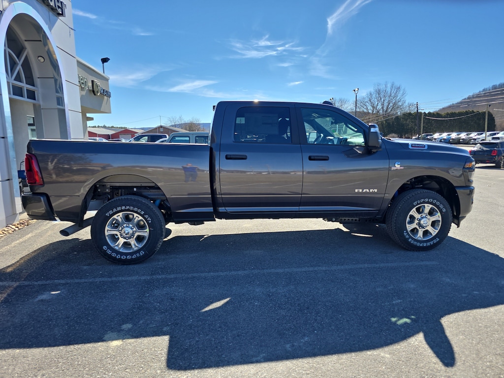 New 2026 Ram 2500 BIG HORN CREW CAB 4X4 6'4 BOX Pickup