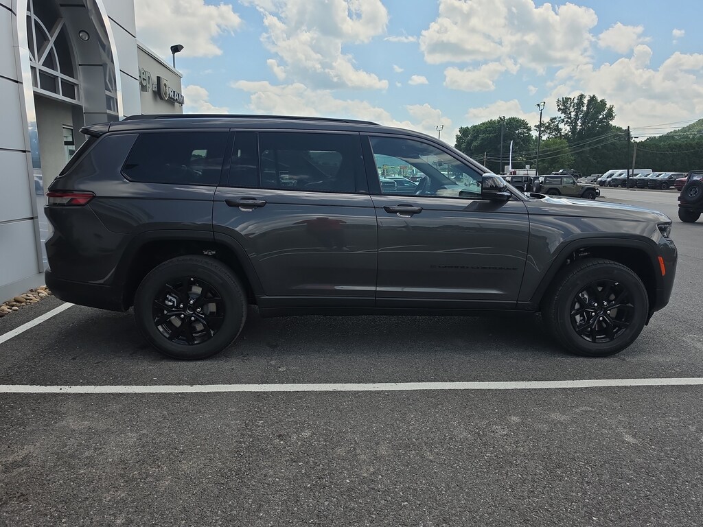 New 2026 Jeep Grand Cherokee L LAREDO ALTITUDE 4X4 Sport Utility