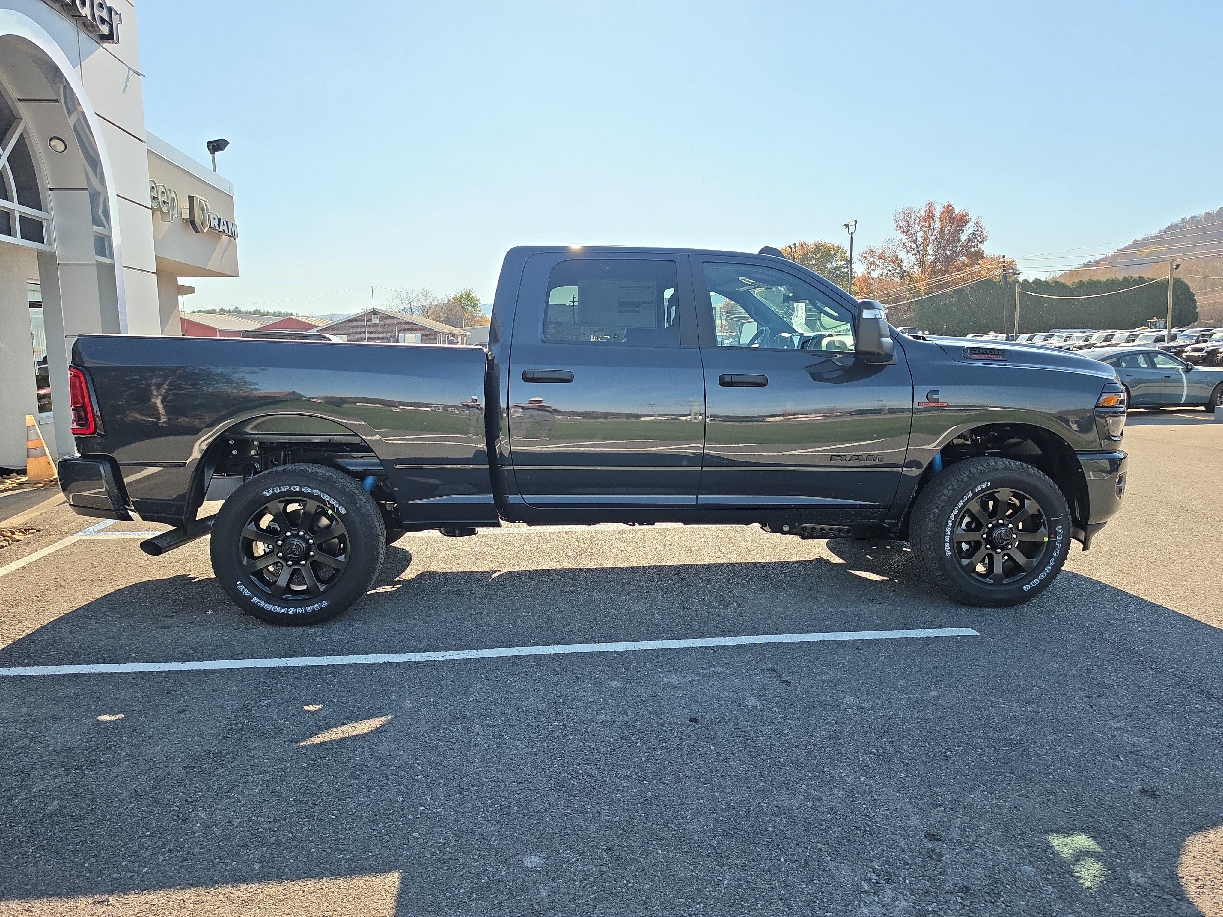 New 2027 Ram 2500 BIG HORN CREW CAB 4X4 6'4 BOX Pickup