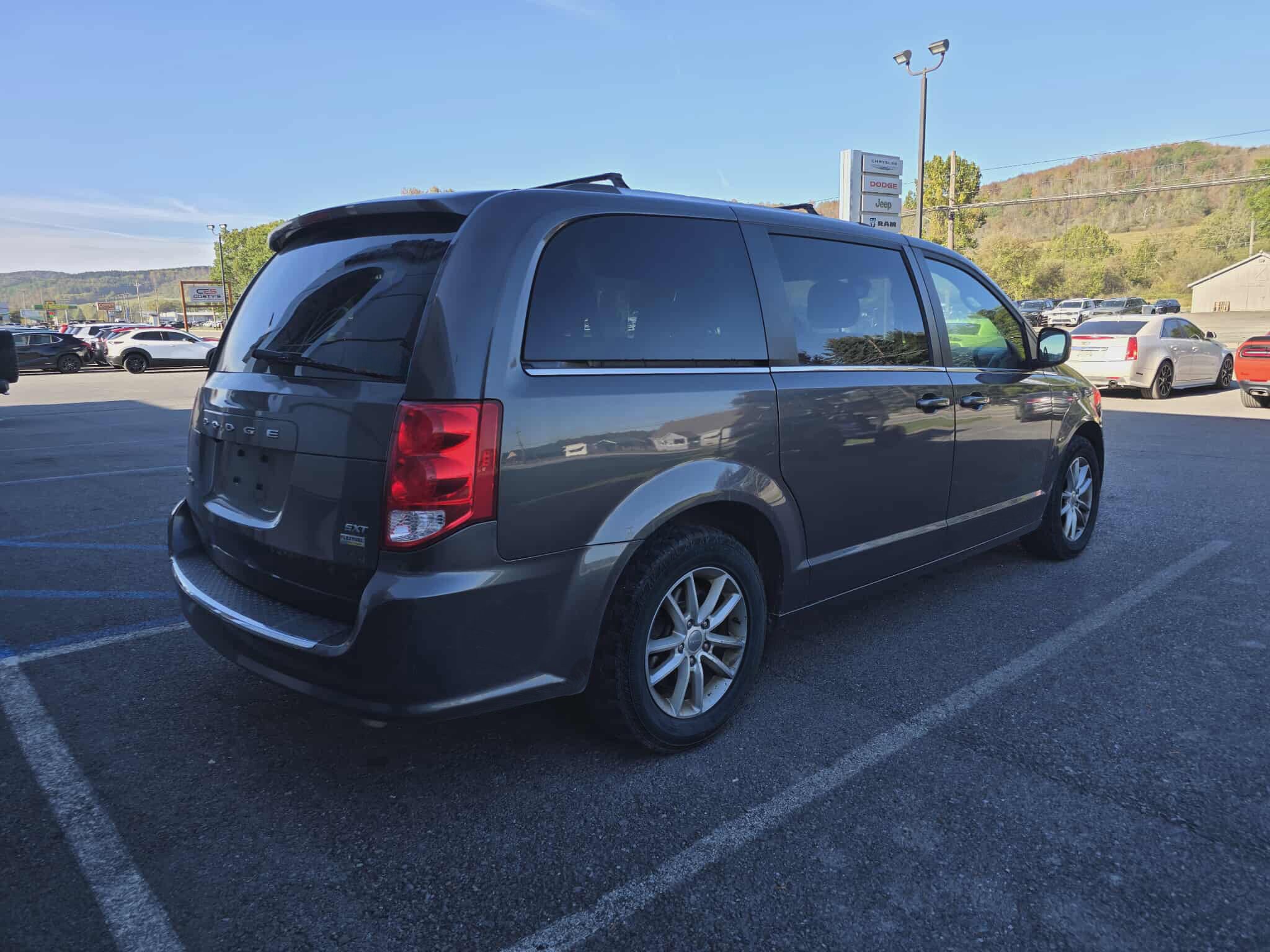 2019 Dodge Grand Caravan SXT photo 3