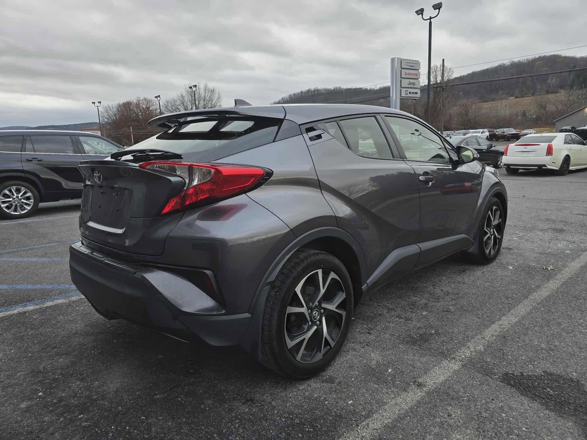 2018 Toyota C-HR XLE Premium photo 3