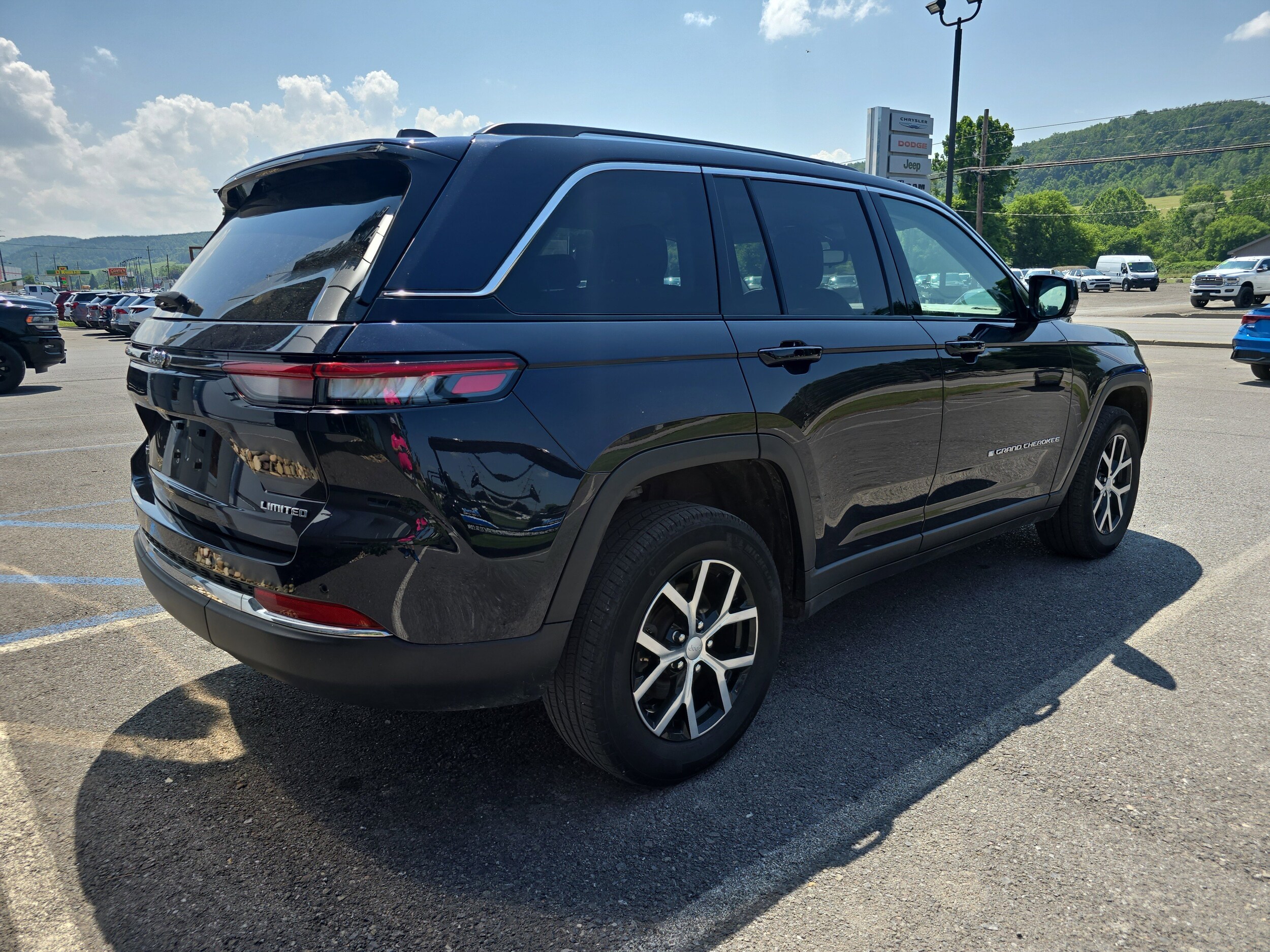 2024 Jeep Grand Cherokee Limited photo 3