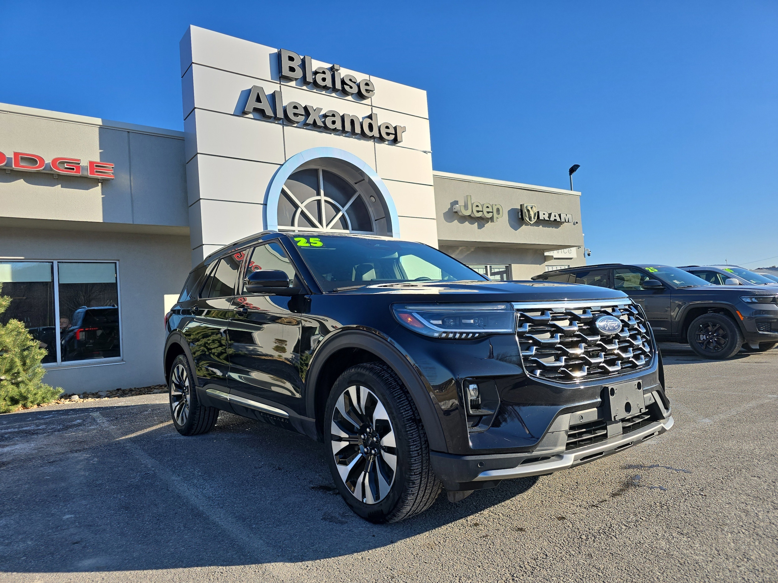 2025 Ford Explorer Platinum 4WD (PL535)'s photo
