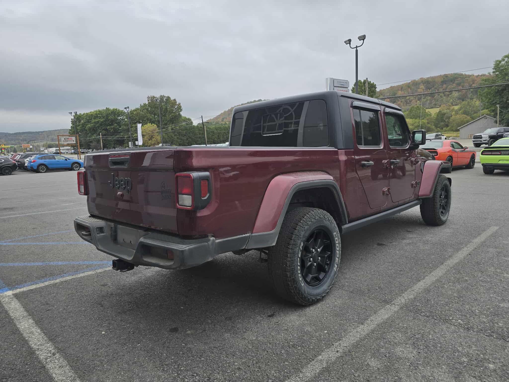 2021 Jeep Gladiator Willys photo 2