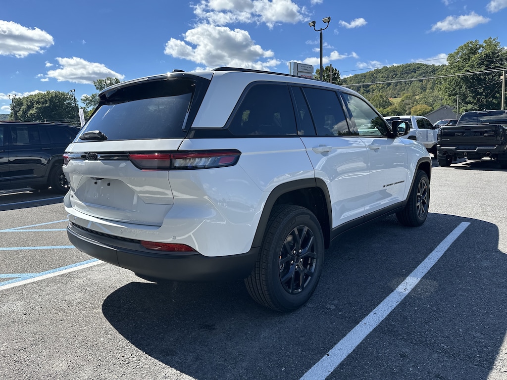 New 2027 Jeep Grand Cherokee LAREDO ALTITUDE 4X4 Sport Utility