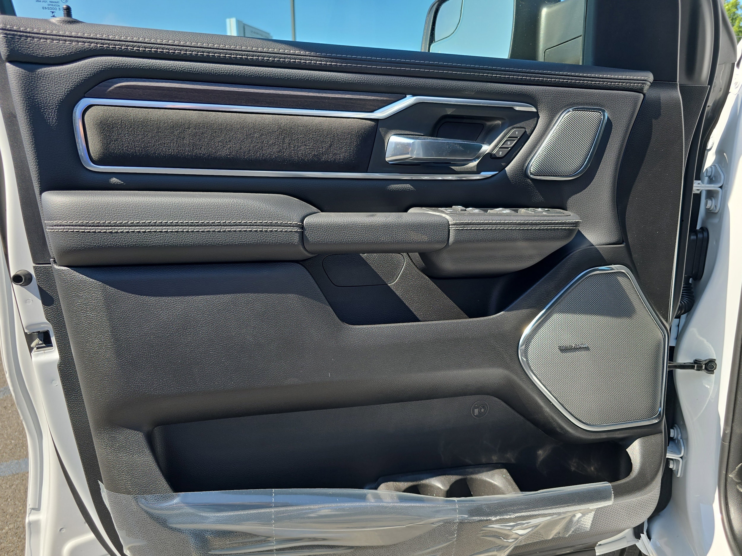 2026 RAM 1500 Laramie - Photo 17