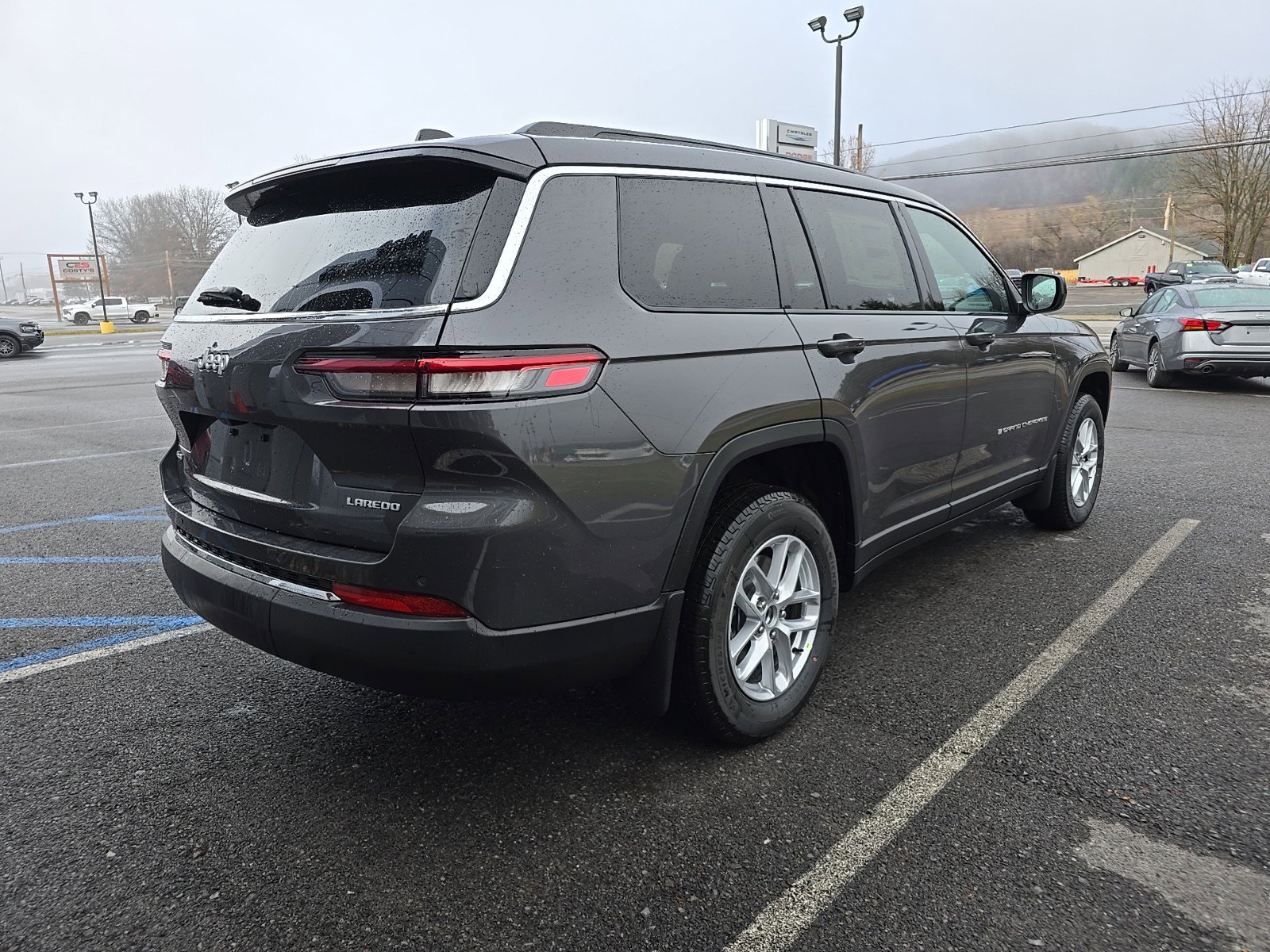 2025 Jeep Grand Cherokee Laredo X photo 3