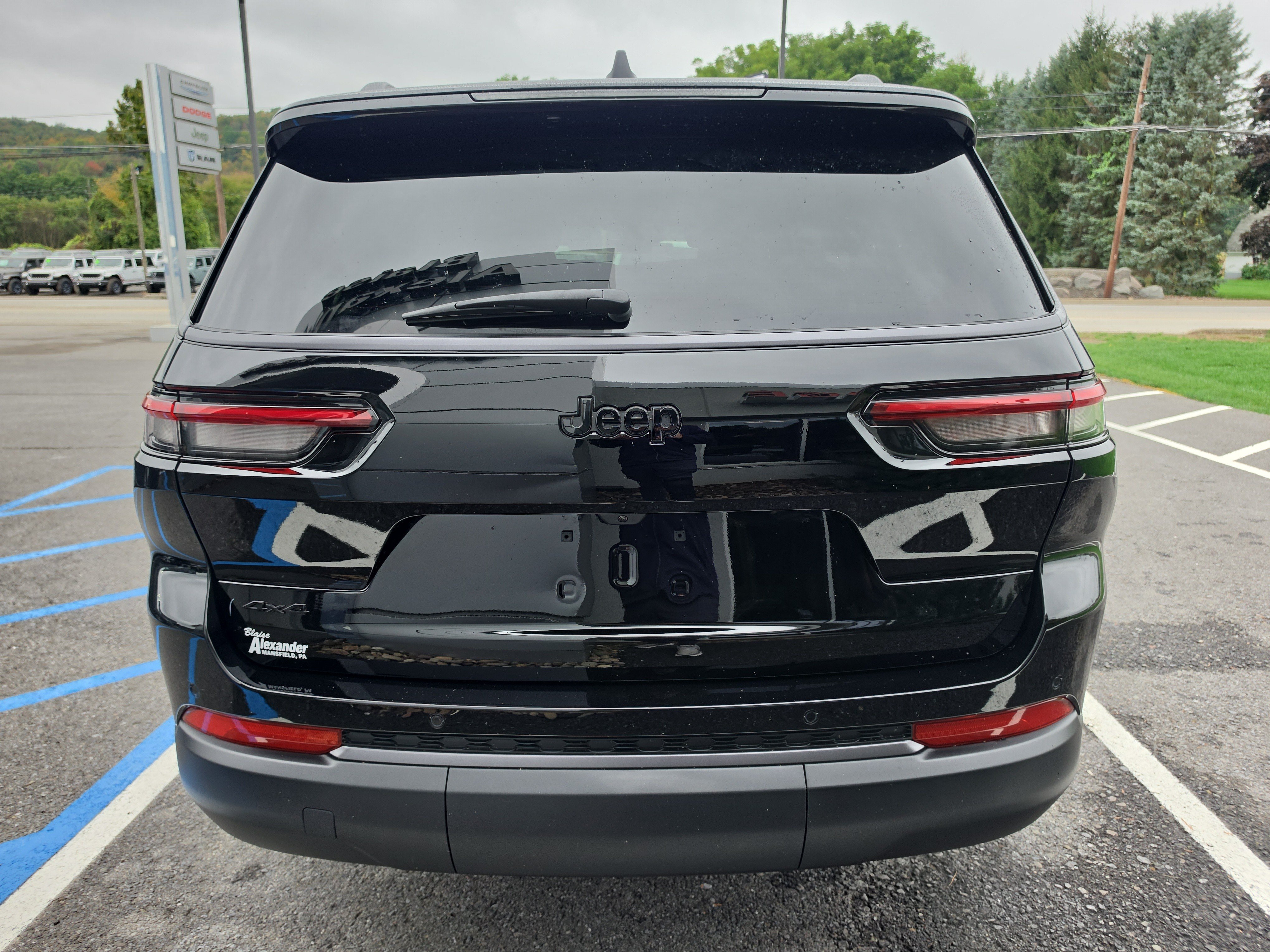 New 2027 Jeep Grand Cherokee L 3 Row LAREDO 4X4 Sport Utility