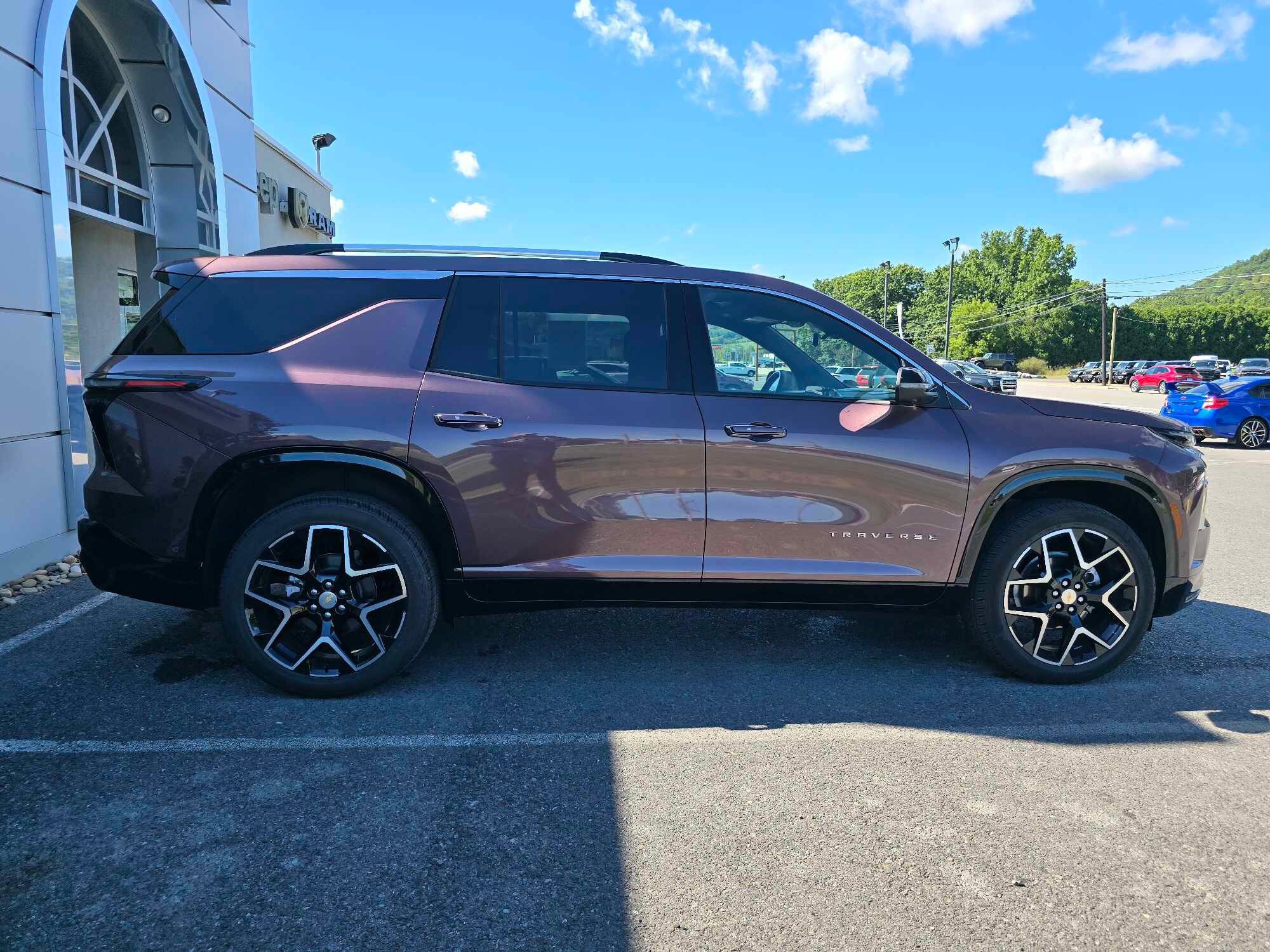 2025 Chevrolet Traverse High Country photo 2